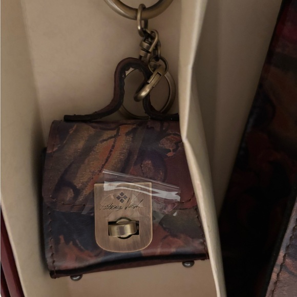 NWTPatricia Nash Sienna Sunset Floral Satchel with Gold Hardware with Key Chain - Picture 3 of 4